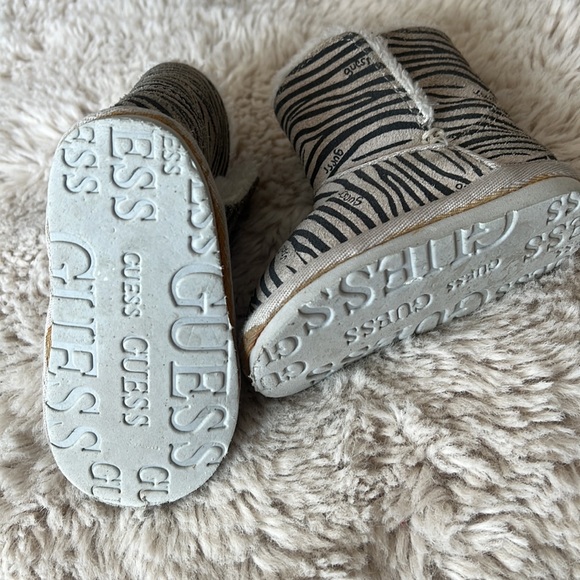 Guess baby shoes boots zebra layette size 3 EUC with original box - Picture 5 of 8